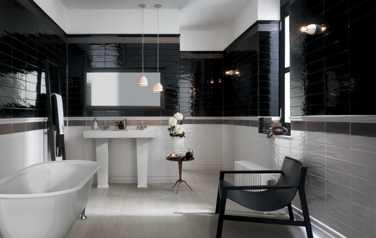 חדר אמבטיה עם איזון צבע שחור לבן