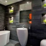 Salle de bain décorative en pierre noire et blanche