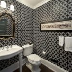 Design of a bathroom with baroque elements in black and white
