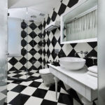 Conception de salle de bain de style d'échecs avec table blanche vintage