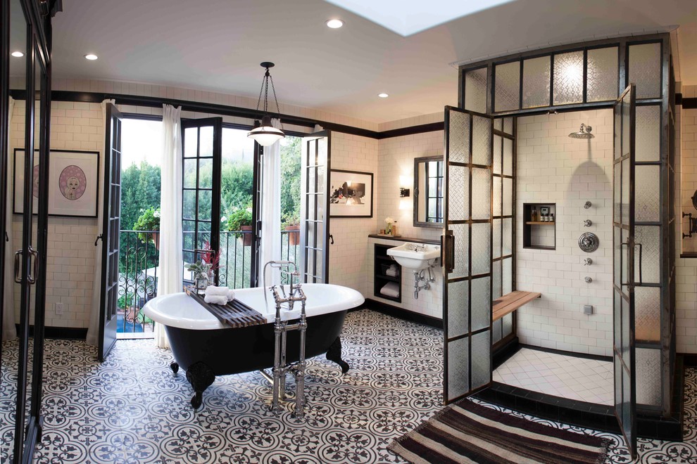 Classic bathroom in black and white