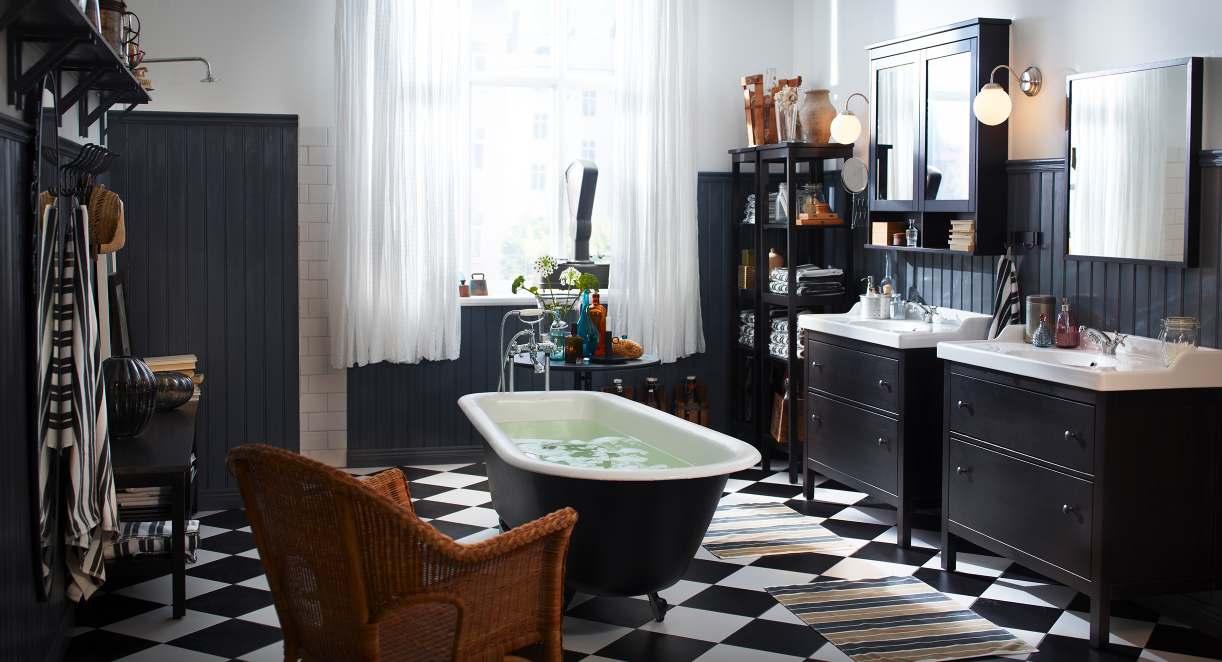 Siyah ve beyaz vintage banyo