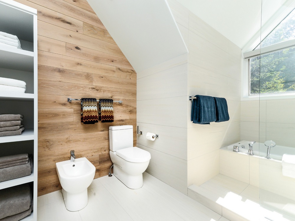 Salle de bain blanche de style scandinave