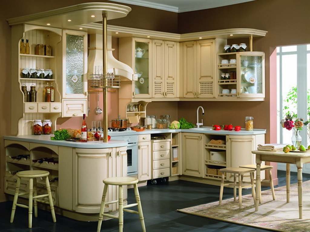 Two-tone beige kitchen
