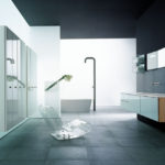 Grande salle de bain minimalisme high-tech