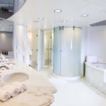 Phòng tắm lớn bằng đá cẩm thạch nhựa