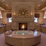 Grande salle de bain avec cheminée