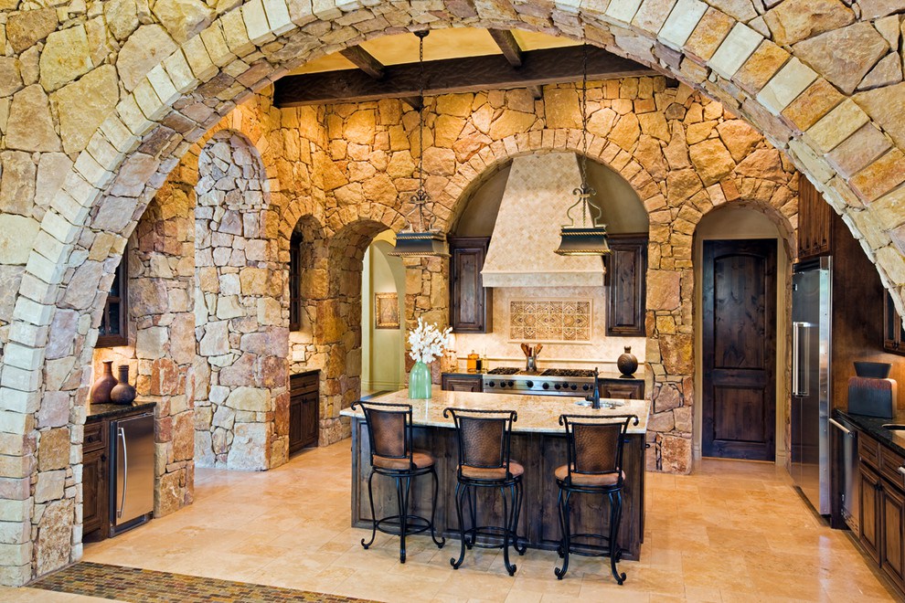 Ortaçağ mutfağının dekorasyonunda dekoratif taş