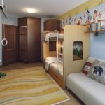 Proiectarea unei camere pentru copii pentru doi copii heterosexuali, combinată în două niveluri