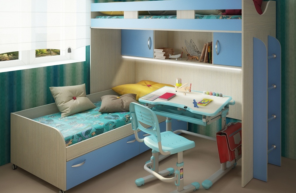 Bērnu istabas dizains diviem heteroseksuāliem bērniem, kas pārveido skolas galdiņu