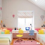 تصميم غرفة للأطفال لطفلين من جنسين مختلفين تحت العلية