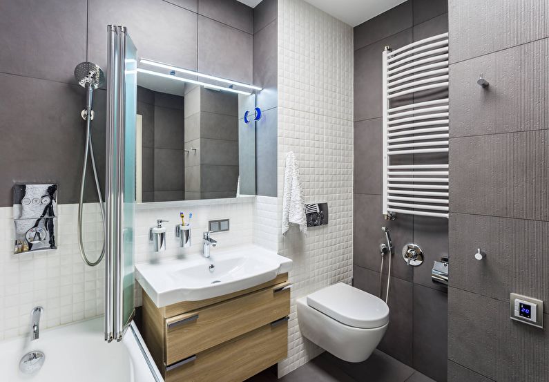 Design salle de bain 4 m² avec miroir