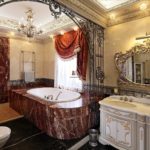 Design de baie într-o casă privată în stil baroc și dale de granit