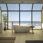 Vannas istabas dizains privātmājā ar skatu uz jūru