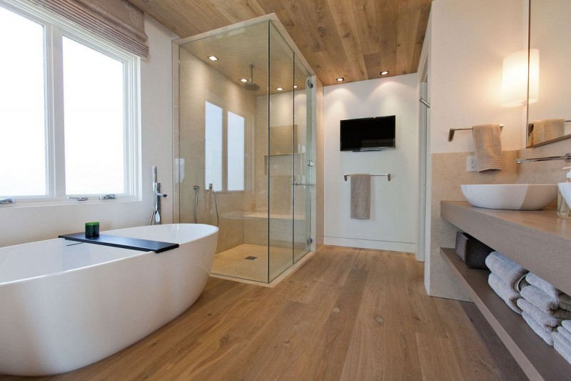 Önemli ayrıntılara sahip özel bir evde banyo tasarımı