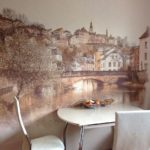 Bức tranh tường trên tường trong nhà bếp với hình ảnh của thành phố cổ