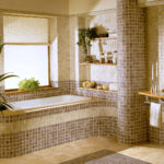 Banyoda mozaik bej ve kahverengi