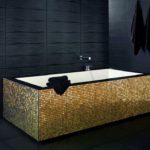 Banyoda mozaik altın siyah