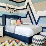 Fütüristik boyalı yatak odası duvar dekorasyonu