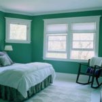 زخرفة الجدران في غرفة النوم باللون الأخضر