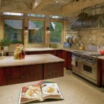 Décorer avec des murs en pierre décoratifs dans la cuisine de style rustique