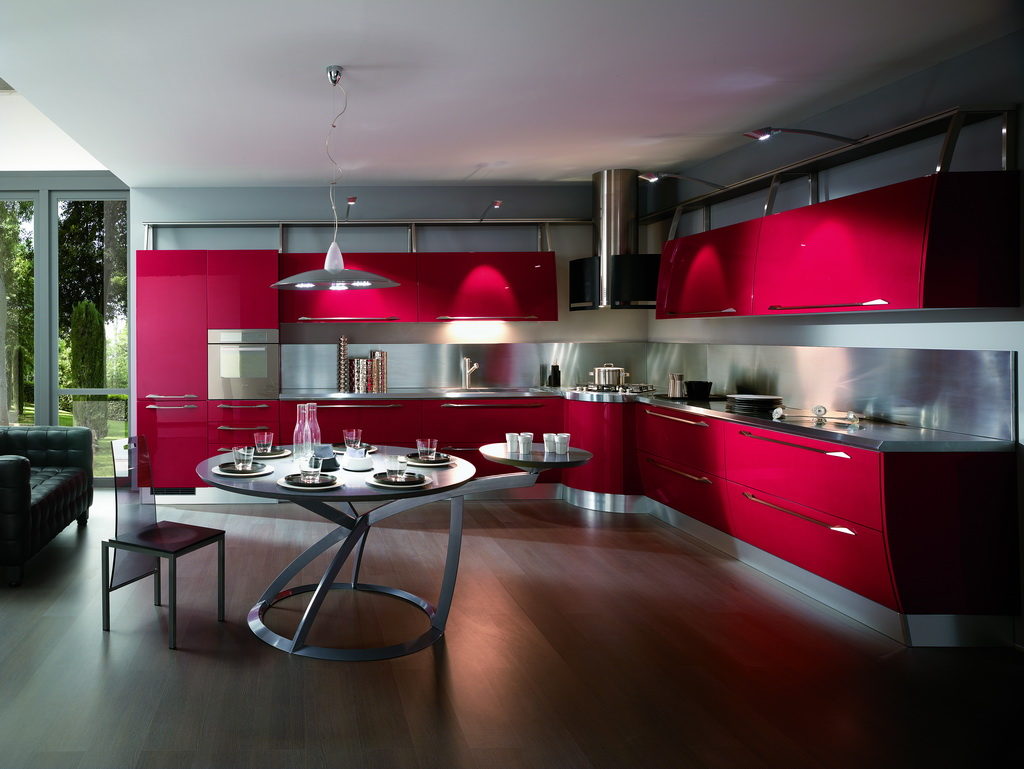 Kırmızı ile kombine edilmiş gri mutfak paleti