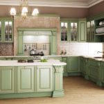 Combinație de culori interior bucătărie verde măslin și maro deschis