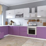 Bucătărie modernă de culoare alb-violet gamma pe fond gri