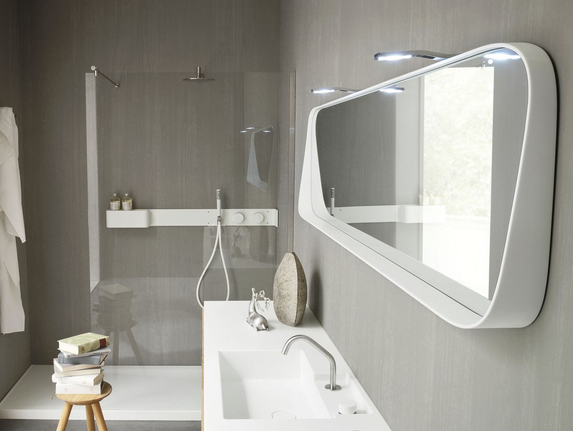 Salle de bain de 5 m² avec miroir