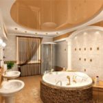 Phòng tắm trong nhà riêng được lát bằng thạch cao và trần treo
