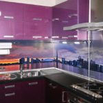 Nhà bếp màu tím với hình ảnh