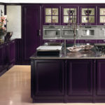 Tumši violeta virtuve