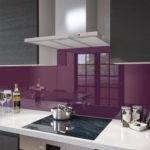 Violeta virtuve ar plīti