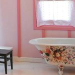 Décor de salle de bain découpage floral sur la salle de bain