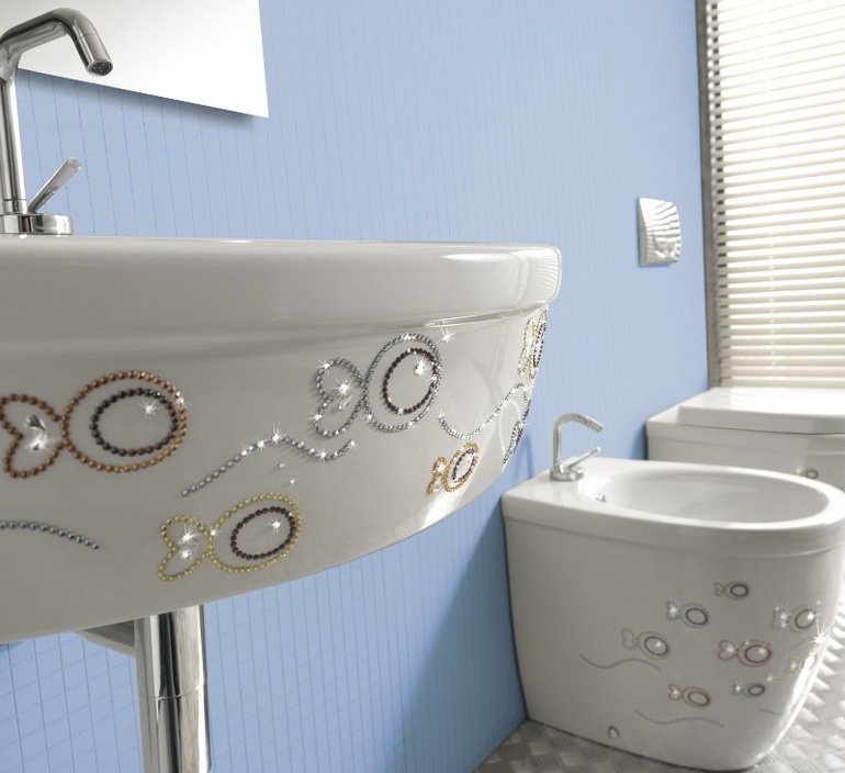 DIY yüksek teknoloji tarzı banyo dekor