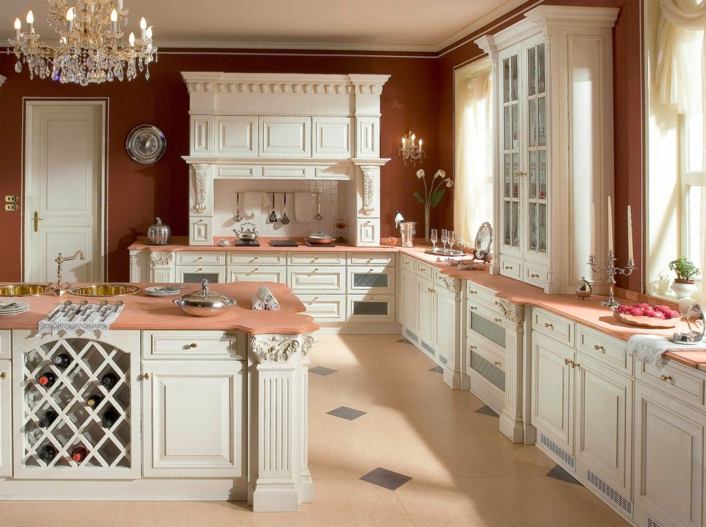 Virtuves dizains privātmājas klasiskajā stilā