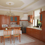 Design de bucătărie într-o casă privată, design colț clasic colț de fereastră