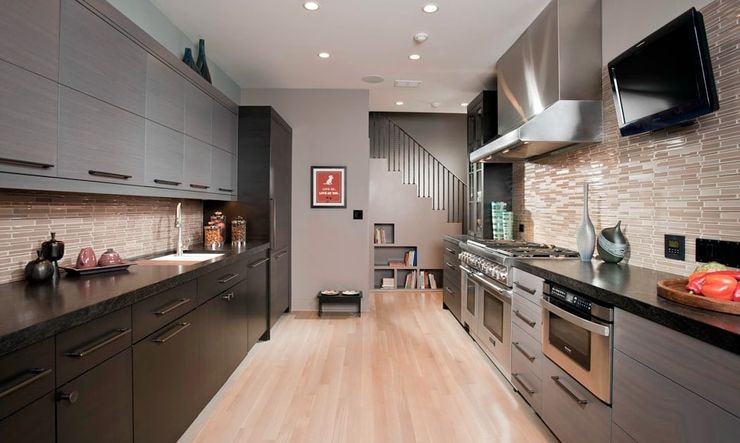 Design bucătărie într-o casă privată amenajare paralelă