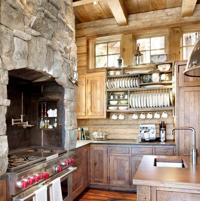 Virtuves dizains privātā lauku stila mājā