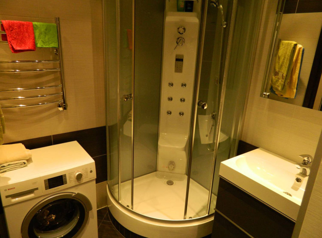 Conception d'une salle de bain dans la machine à laver Khrouchtchev