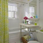 Le design de la salle de bain en textile Khrouchtchev jaune-vert