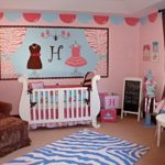 زخرفة غرفة للأطفال لفتاة حديثة الولادة بأسلوب عتيق