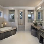 Conception de salle de bain contemporaine avec baignoire d'angle et cabine de douche
