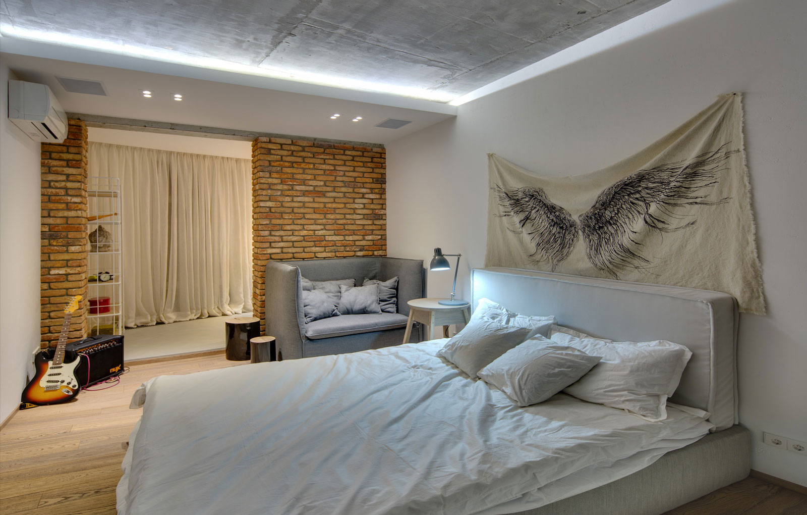 balkonlu şık yatak odası tasarımı