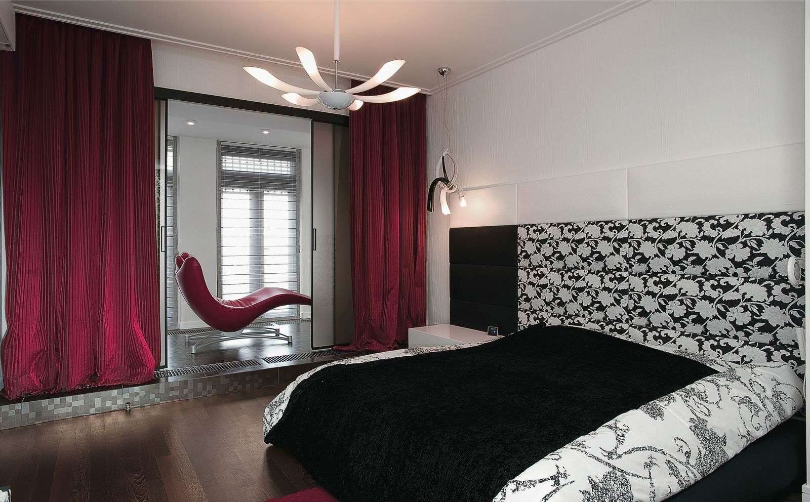 balkonlu parlak yatak odası tasarımı