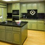 design interior de bucătărie verde