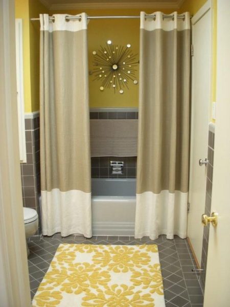 תפאורה צהובה לחדר אמבטיה בצבע בז '