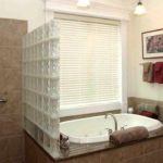Un exemple d'utilisation de plâtre décoratif brillant dans une photo de décoration de salle de bain