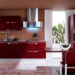 sarkanās virtuves foto neparasta stila piemērs