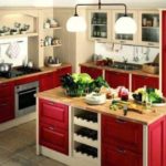 ideja par gaismas dekoru sarkanu virtuves fotoattēlu